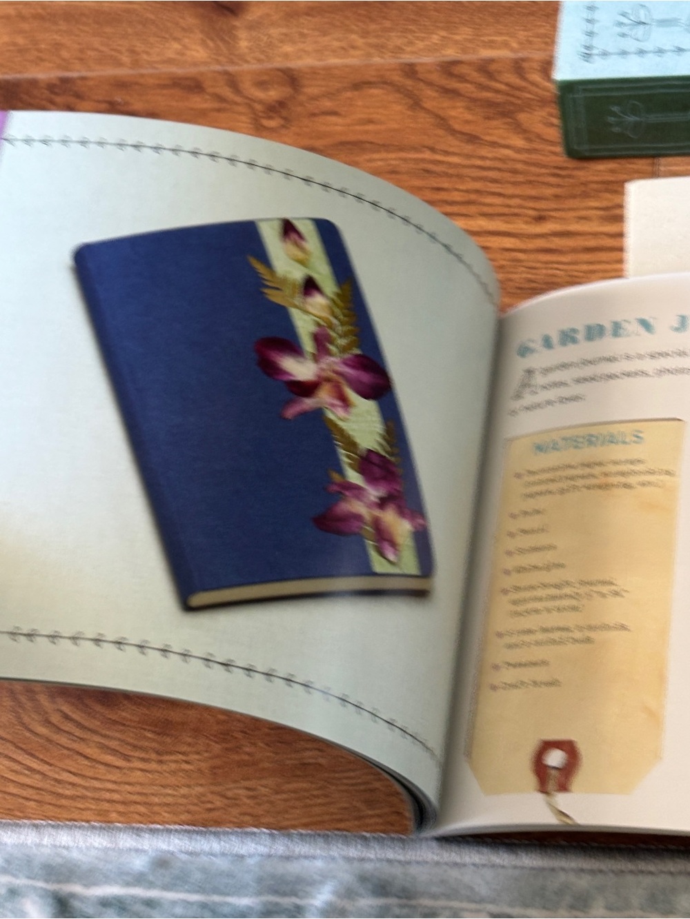 Flower and Leaf Press kit with book - Picture 4 of 12